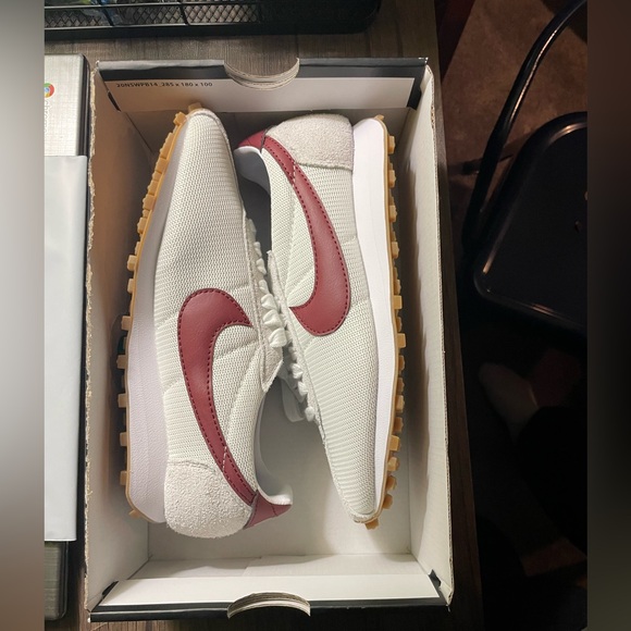 NWT Nike Summit White and Team Red Sneakers - Picture 3 of 10